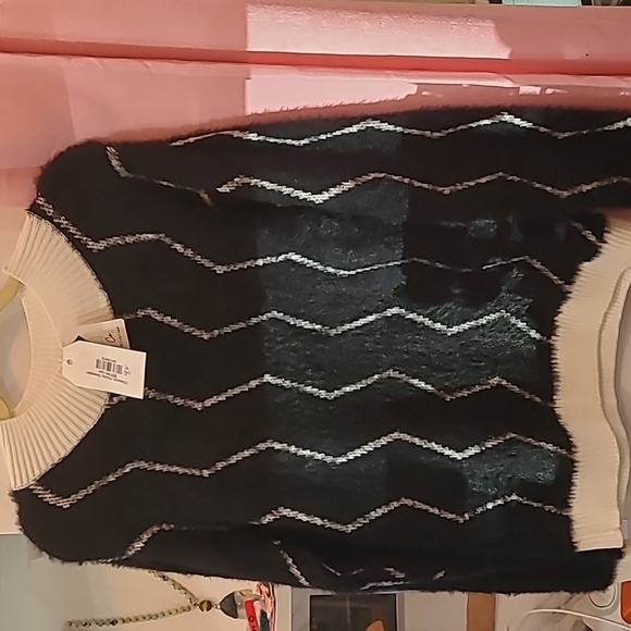 Chevron Fuzzy Sweater - Picture 3 of 4